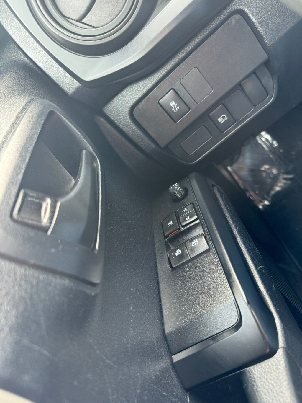Vehicle image 13 of 16