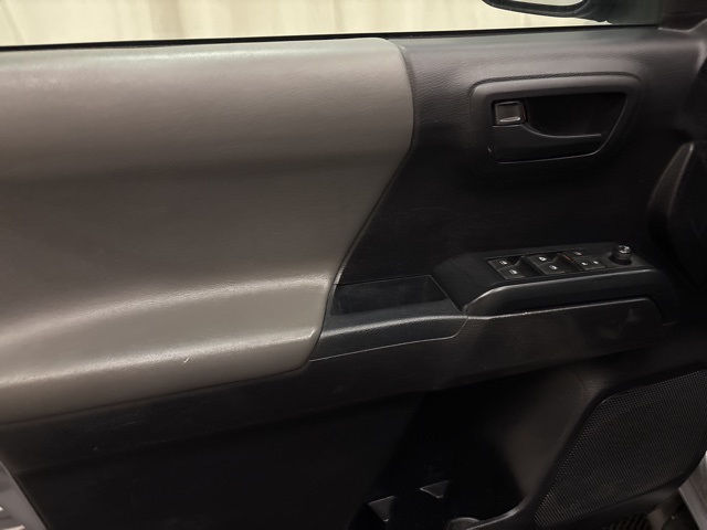 Vehicle image 19 of 22