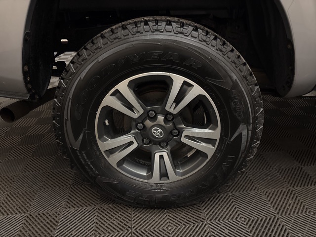 Vehicle image 11 of 22