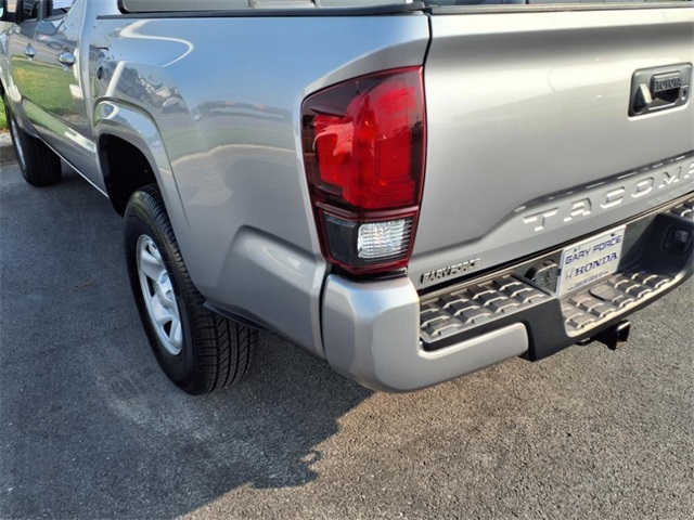Vehicle image 18 of 21
