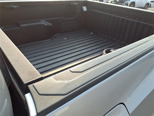 Vehicle image 17 of 21
