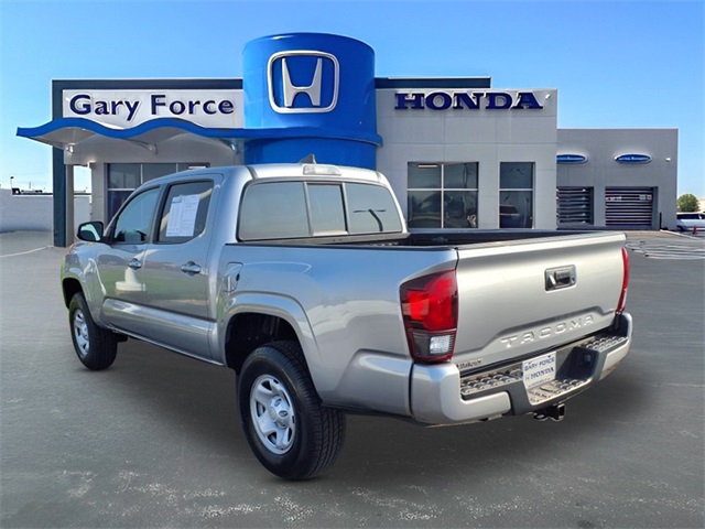 Vehicle image 4 of 21
