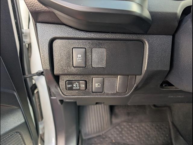 Vehicle image 14 of 23