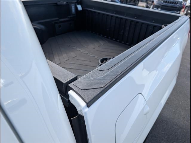 Vehicle image 18 of 23