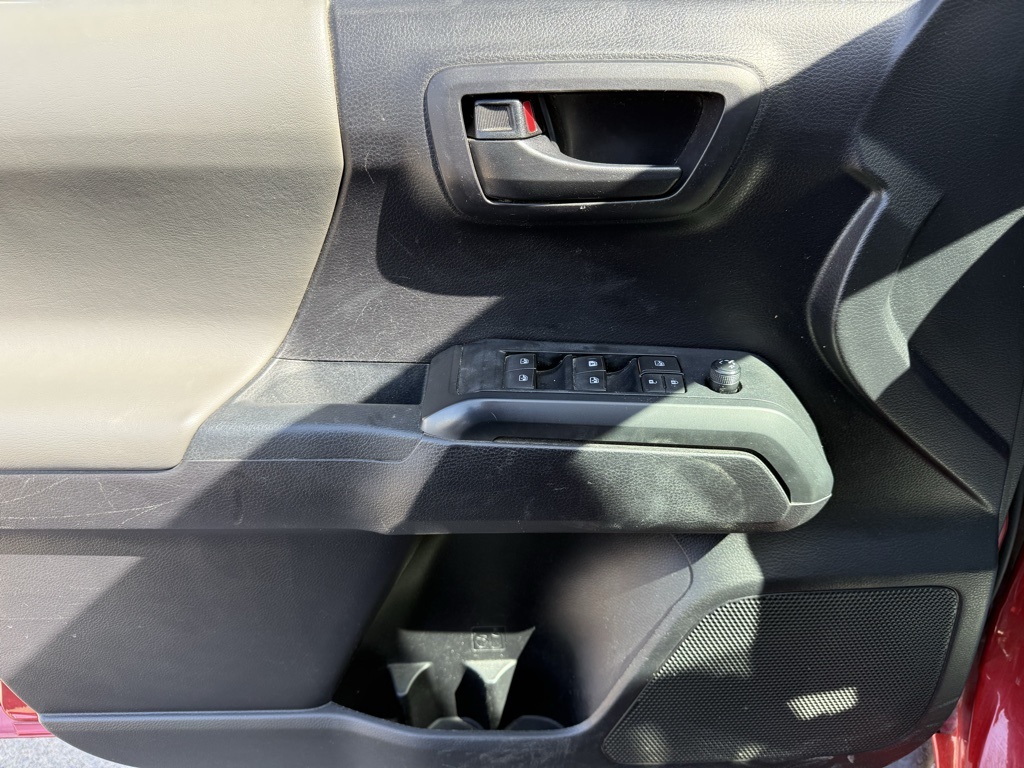 Vehicle image 10 of 25