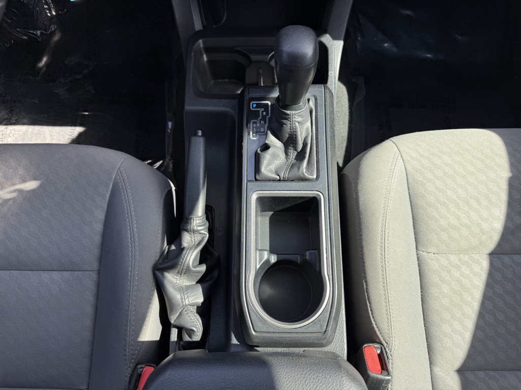 Vehicle image 18 of 25
