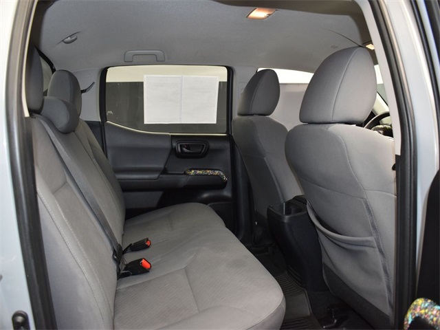 Vehicle image 33 of 53