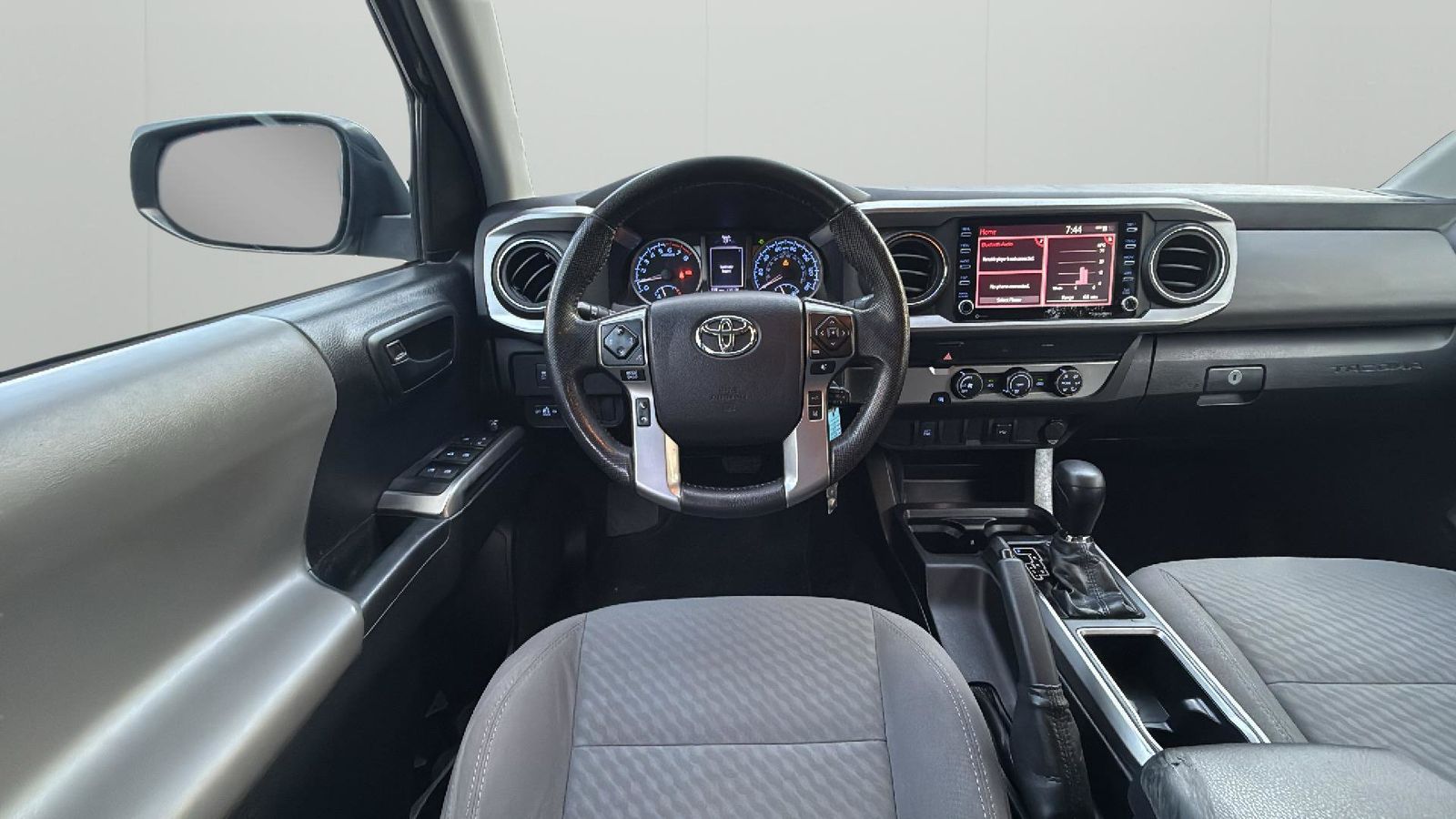 Vehicle image 14 of 29