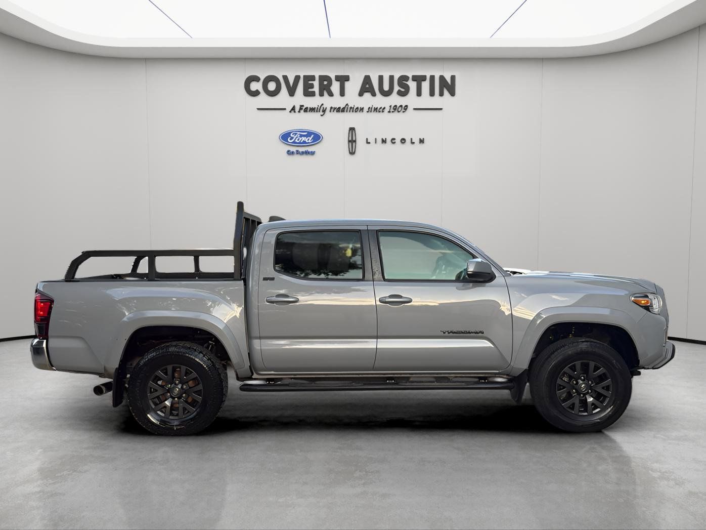 Vehicle image 4 of 29
