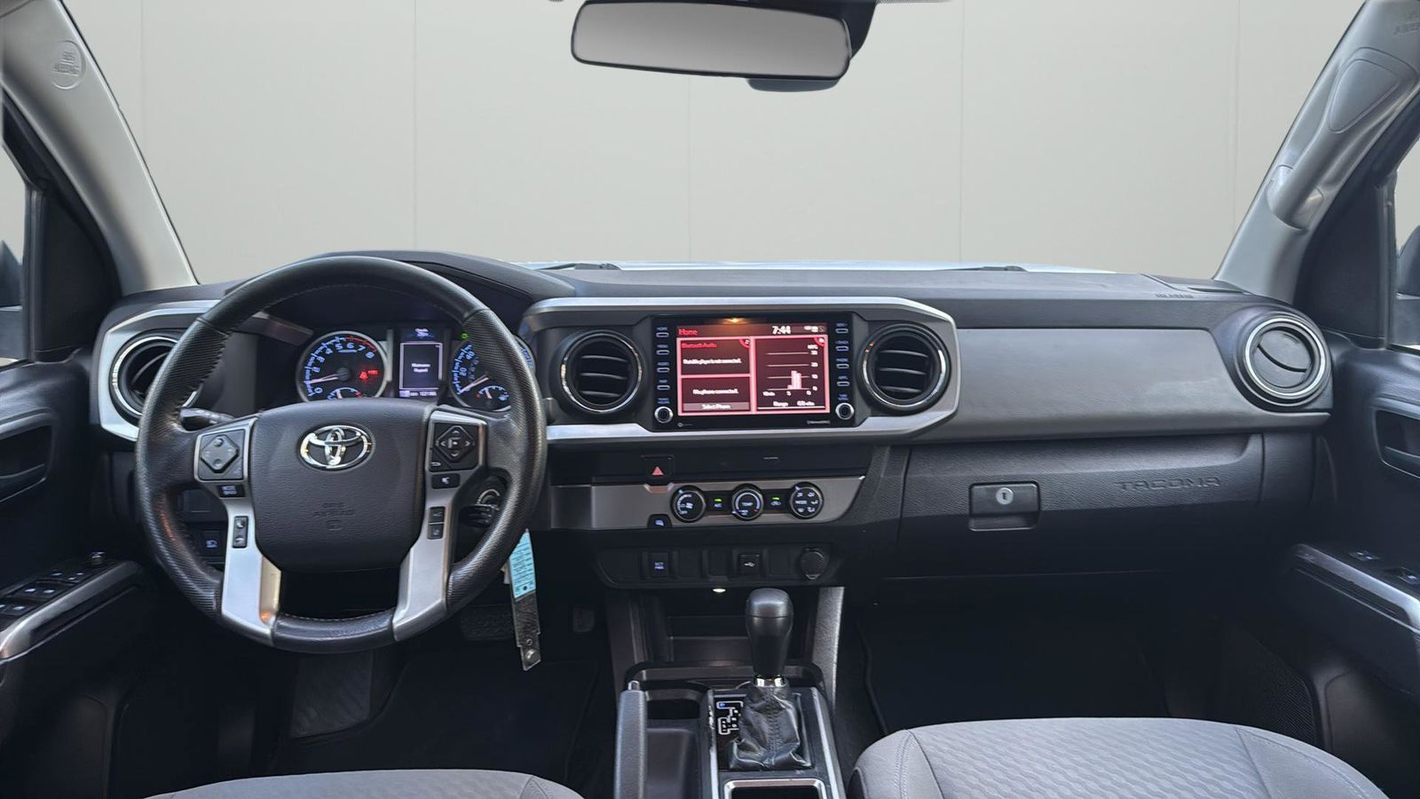 Vehicle image 23 of 29