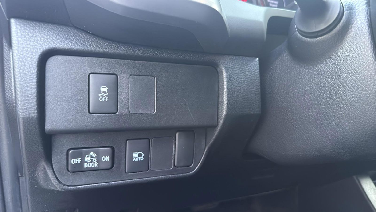 Vehicle image 19 of 29
