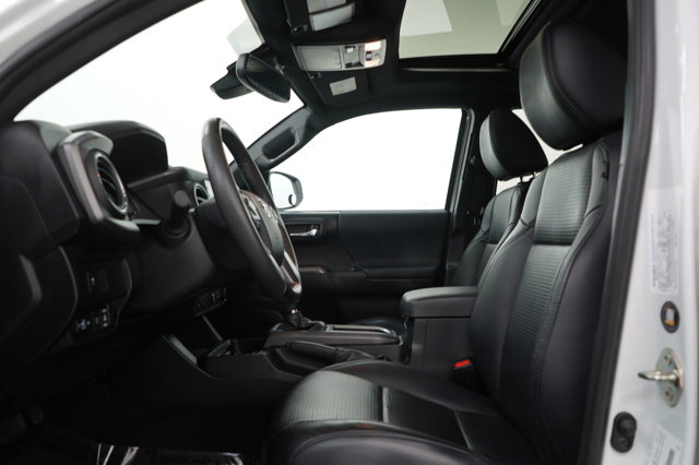 Vehicle image 21 of 30