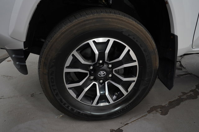 Vehicle image 29 of 30