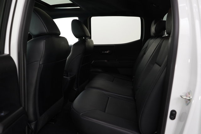Vehicle image 17 of 30