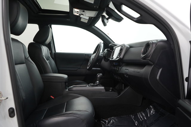 Vehicle image 10 of 30