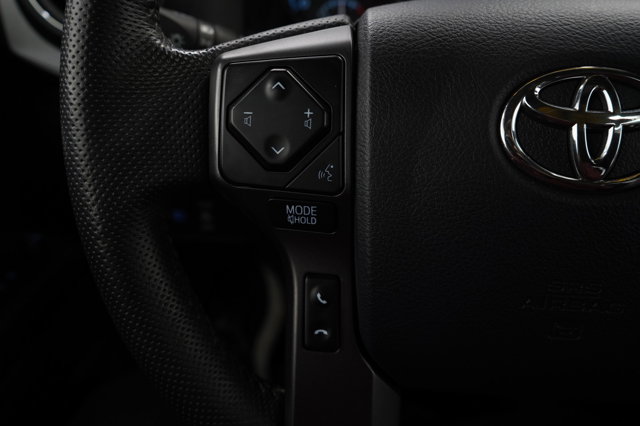 Vehicle image 23 of 30