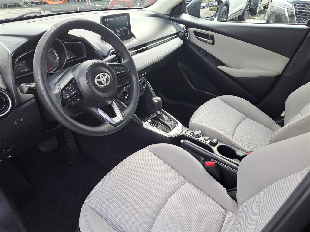 Vehicle image 14 of 23