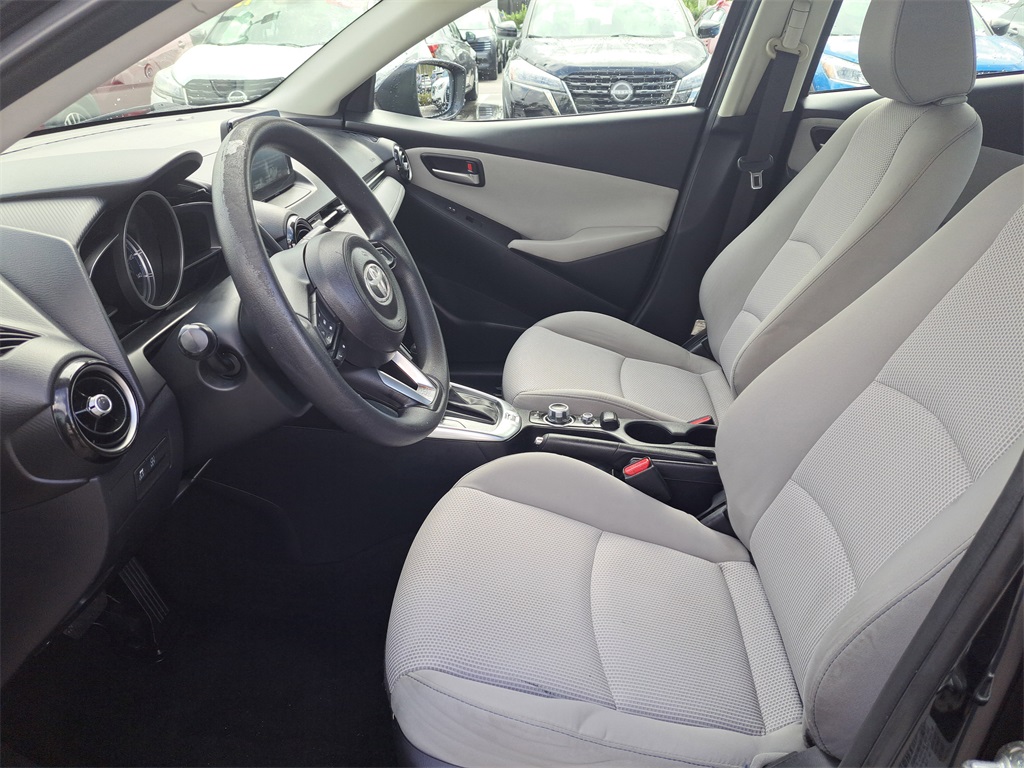 Vehicle image 13 of 23