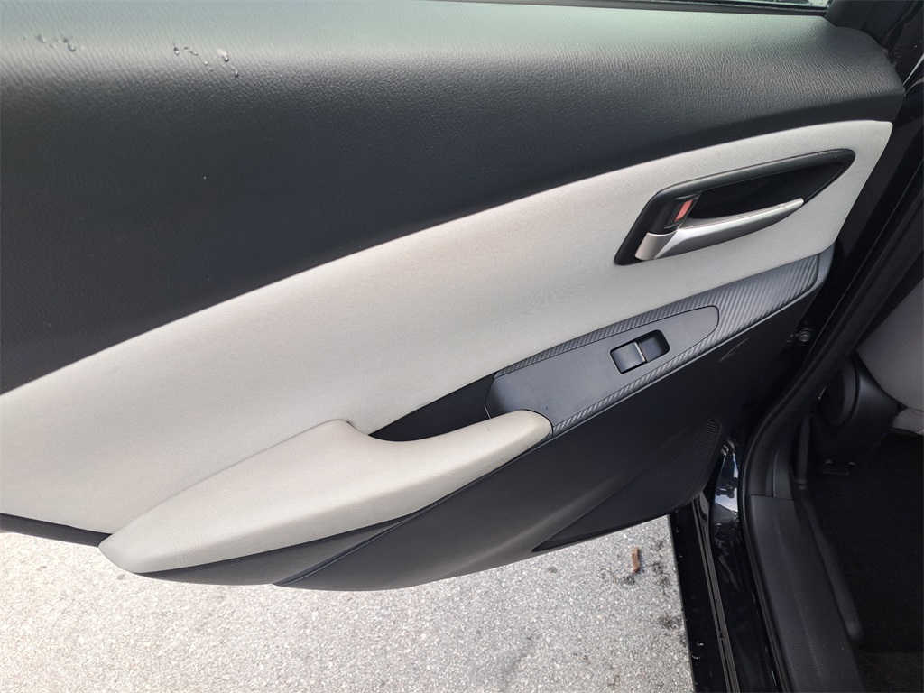 Vehicle image 9 of 23