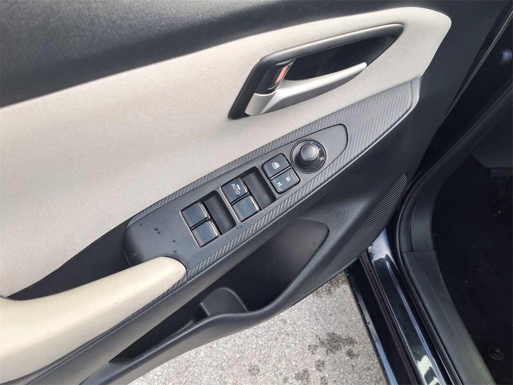 Vehicle image 16 of 23