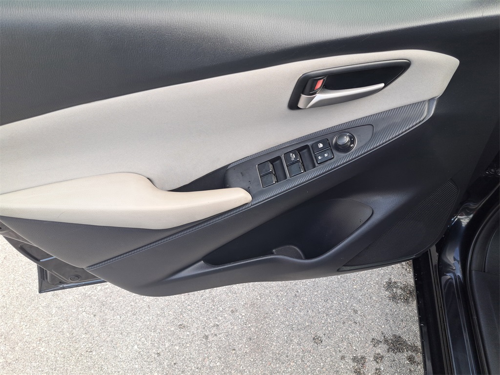 Vehicle image 15 of 23