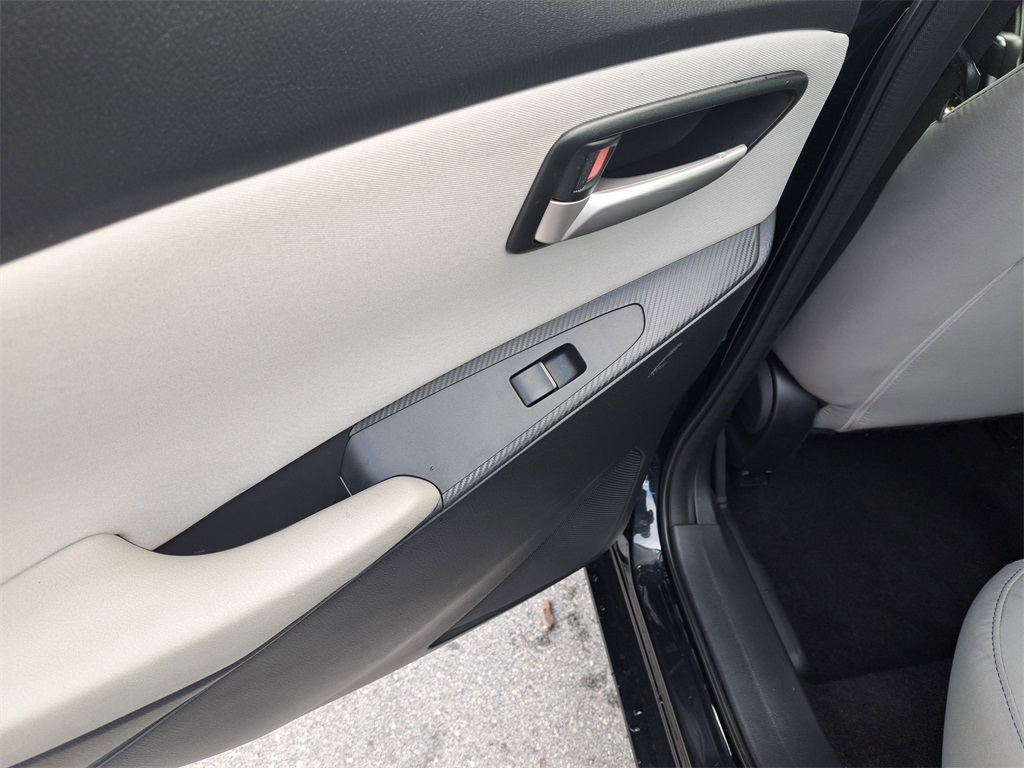 Vehicle image 10 of 23