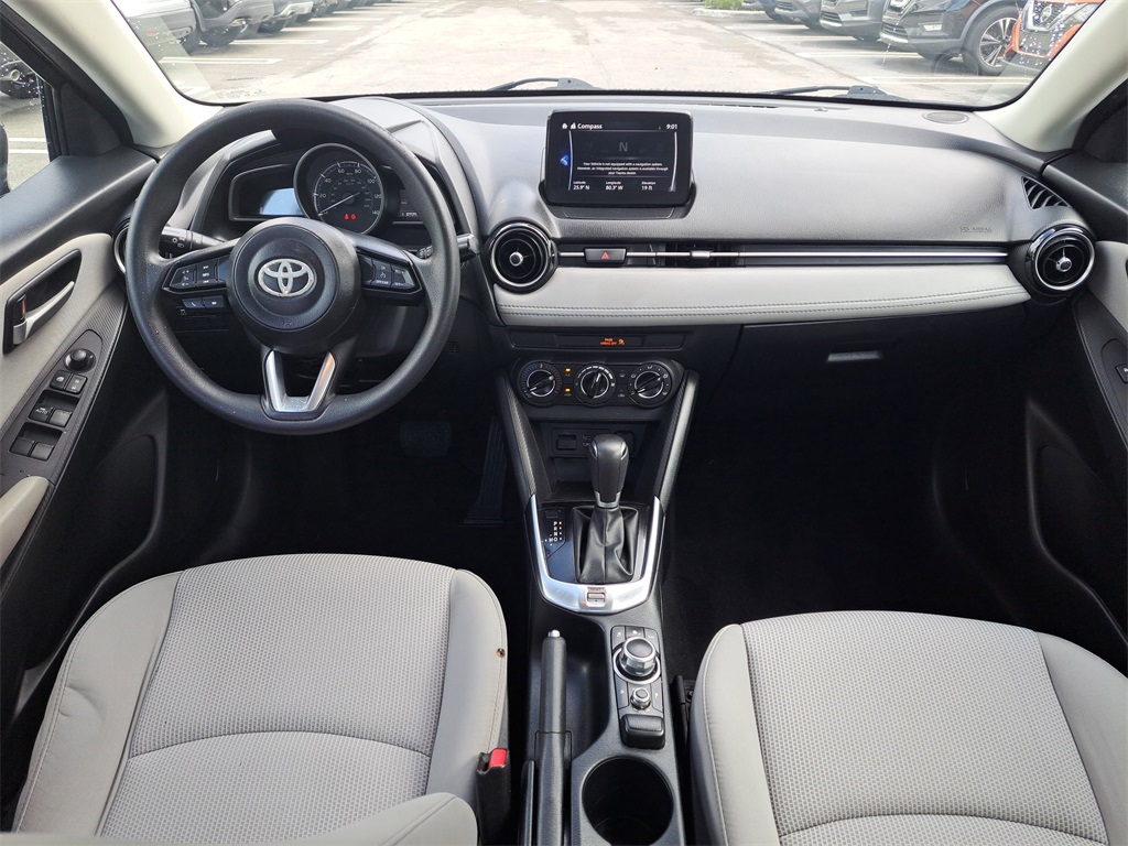 Vehicle image 11 of 23