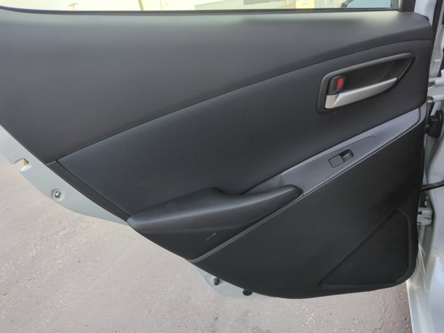 Vehicle image 25 of 30