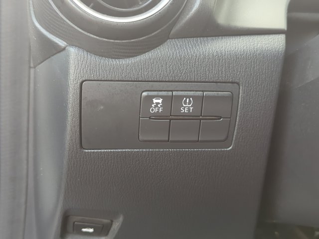 Vehicle image 19 of 30