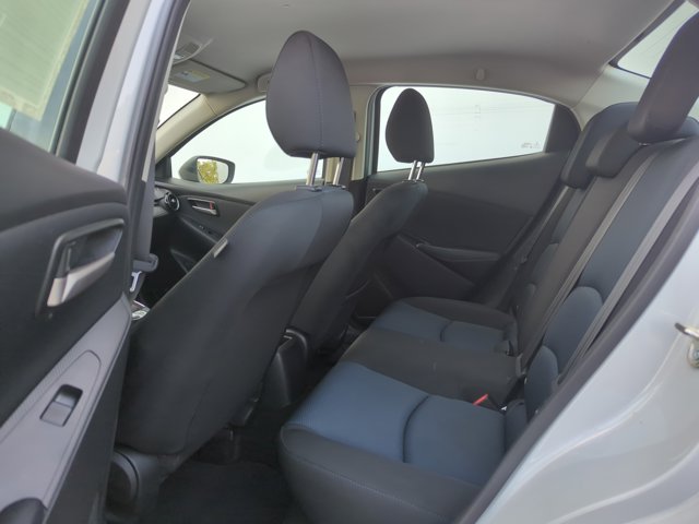 Vehicle image 27 of 30