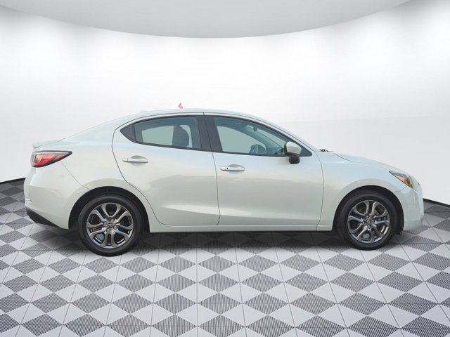 Vehicle image 4 of 30