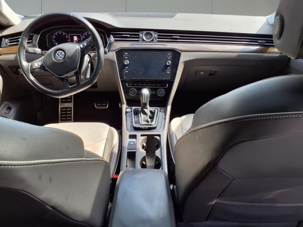 Vehicle image 9 of 18