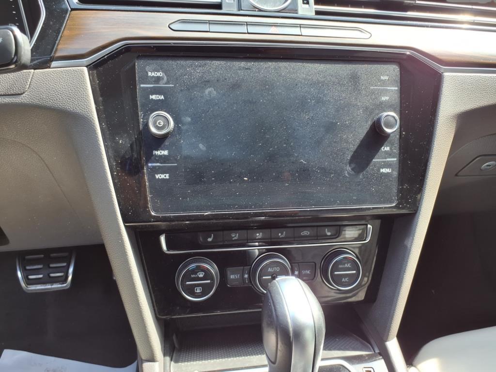 Vehicle image 17 of 18
