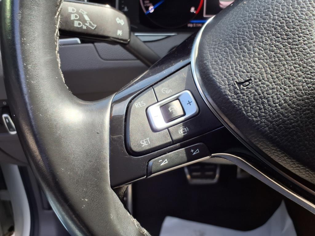 Vehicle image 14 of 18
