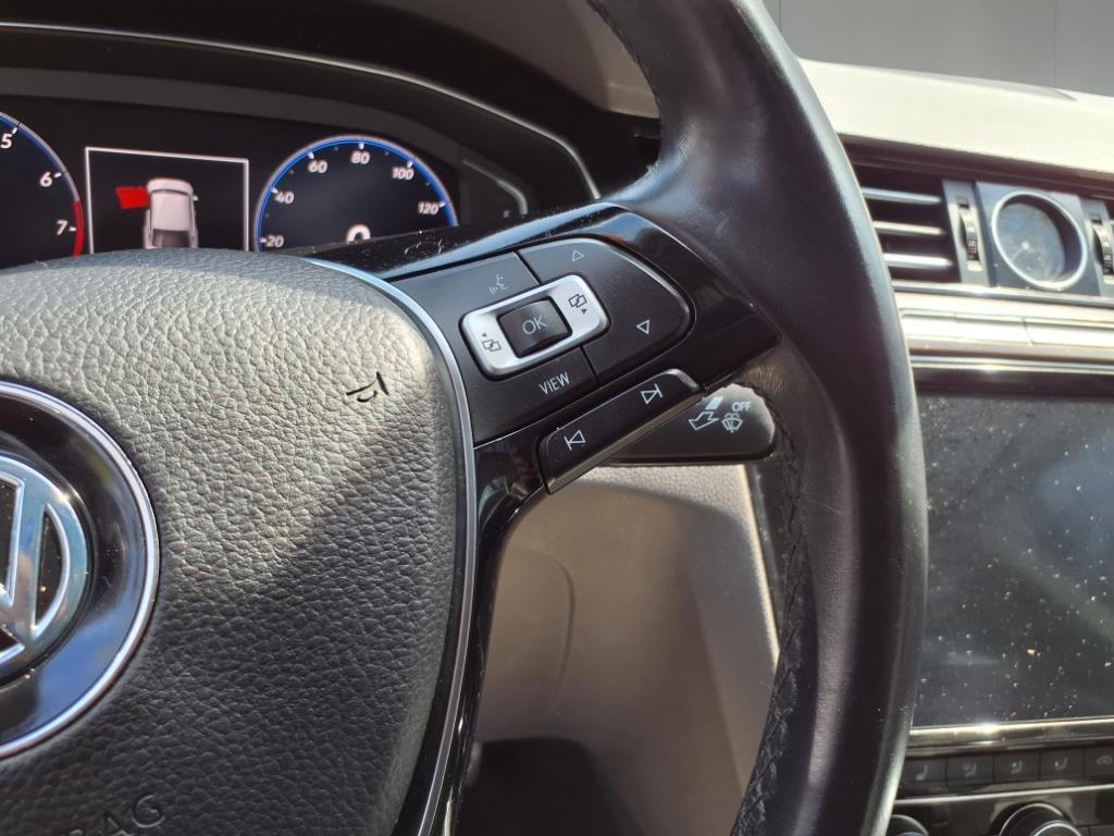 Vehicle image 15 of 18