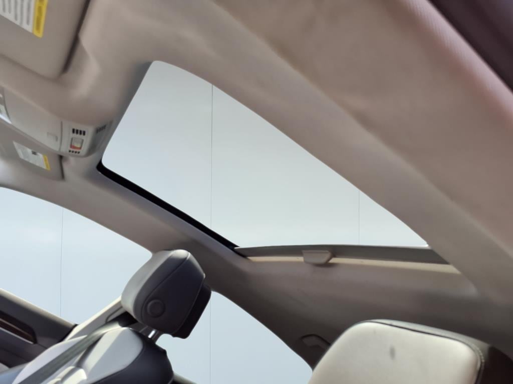 Vehicle image 12 of 18