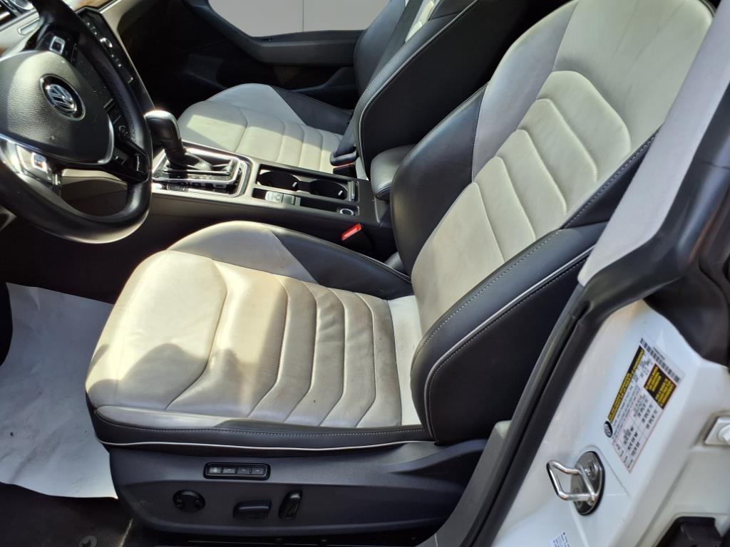 Vehicle image 11 of 18