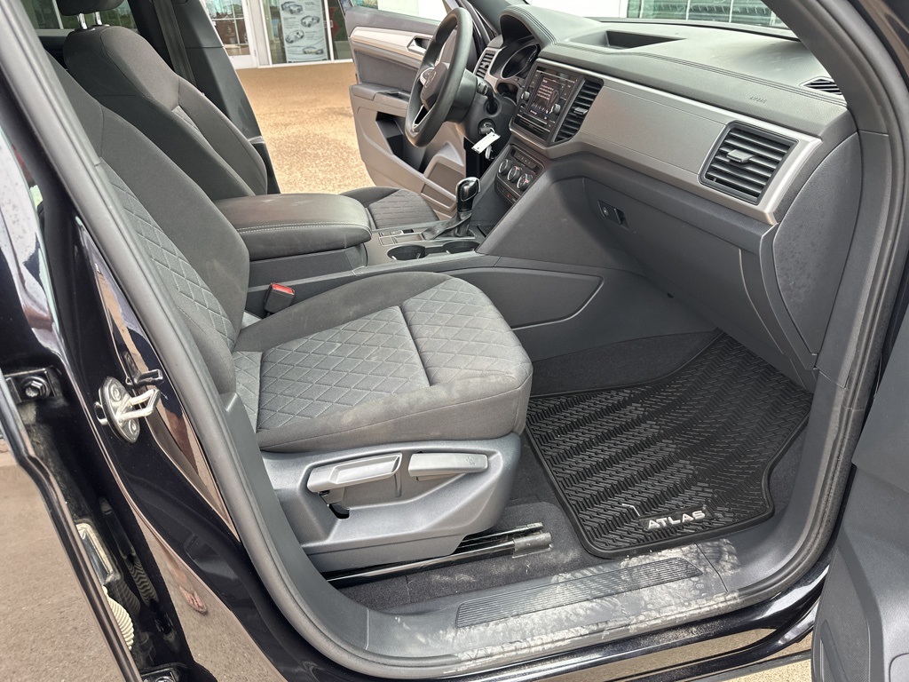 Vehicle image 15 of 23