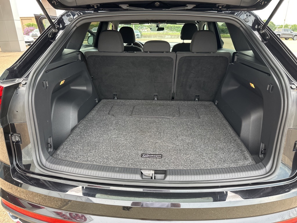 Vehicle image 11 of 23