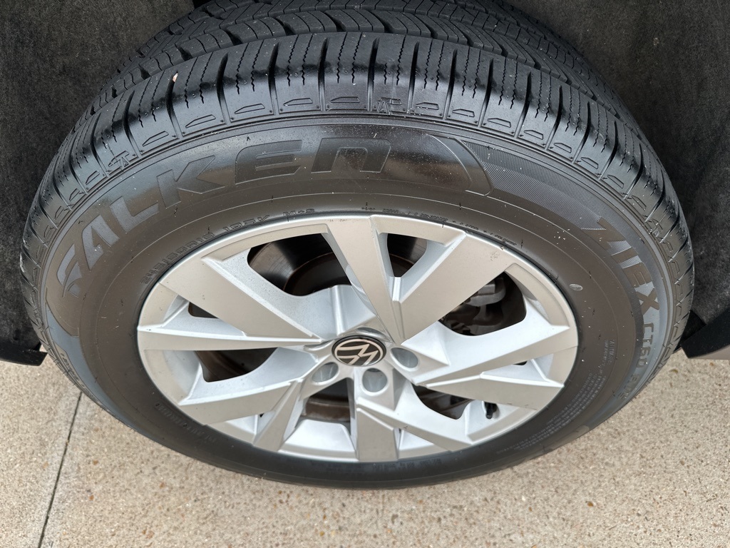 Vehicle image 7 of 23
