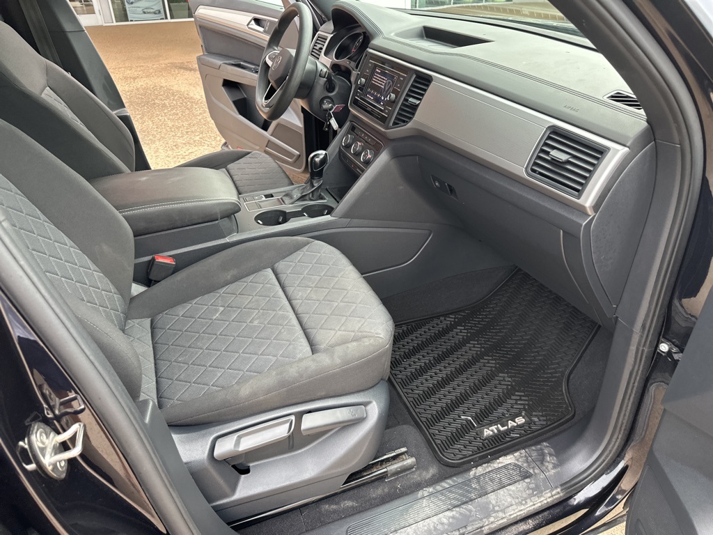 Vehicle image 16 of 23