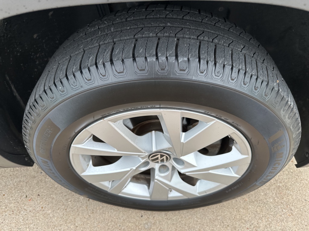 Vehicle image 8 of 23