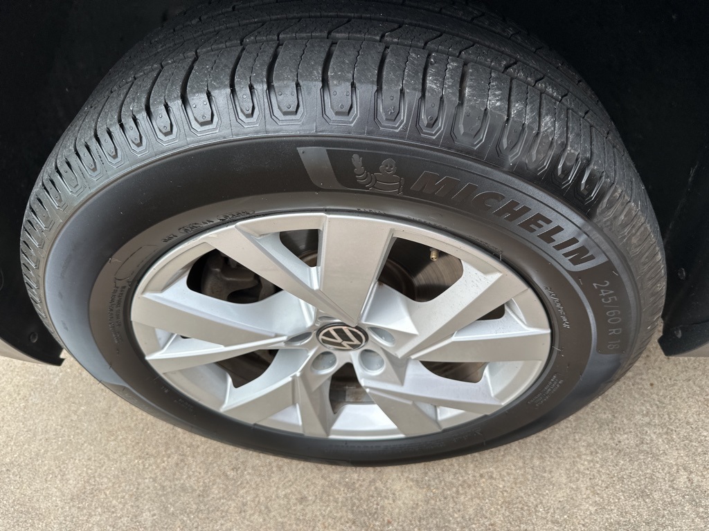Vehicle image 9 of 23
