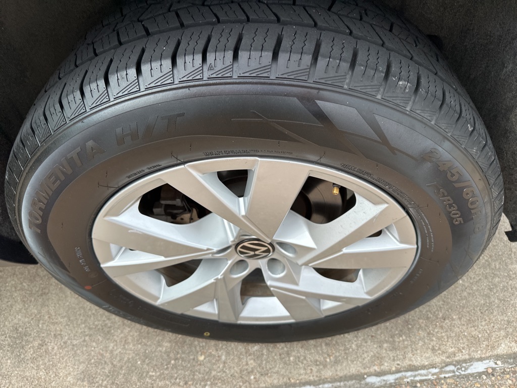 Vehicle image 10 of 23