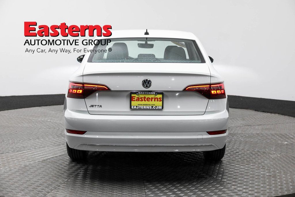 Vehicle image 5 of 61