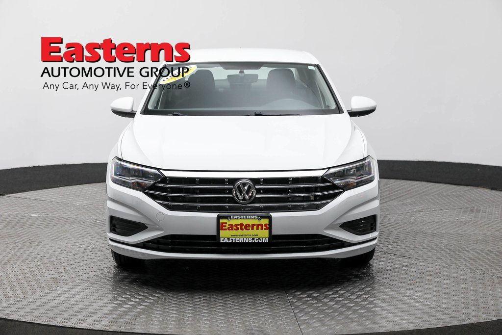 Vehicle image 10 of 61