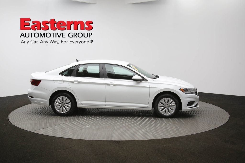 Vehicle image 21 of 61