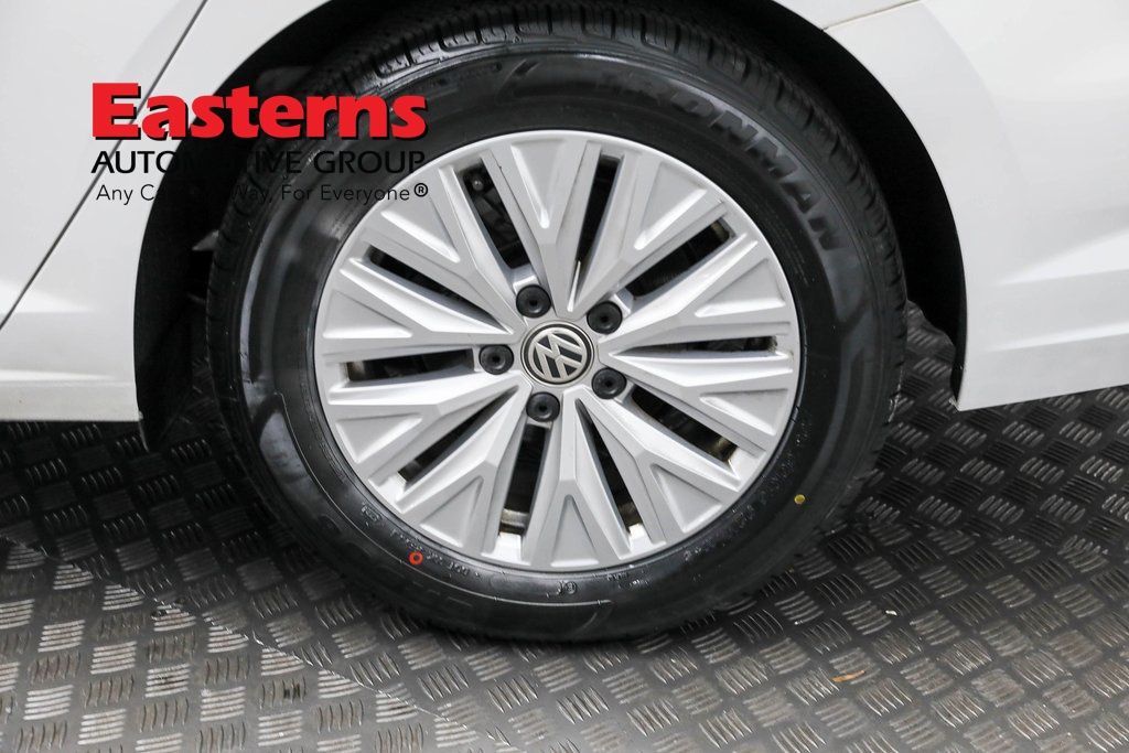 Vehicle image 58 of 61