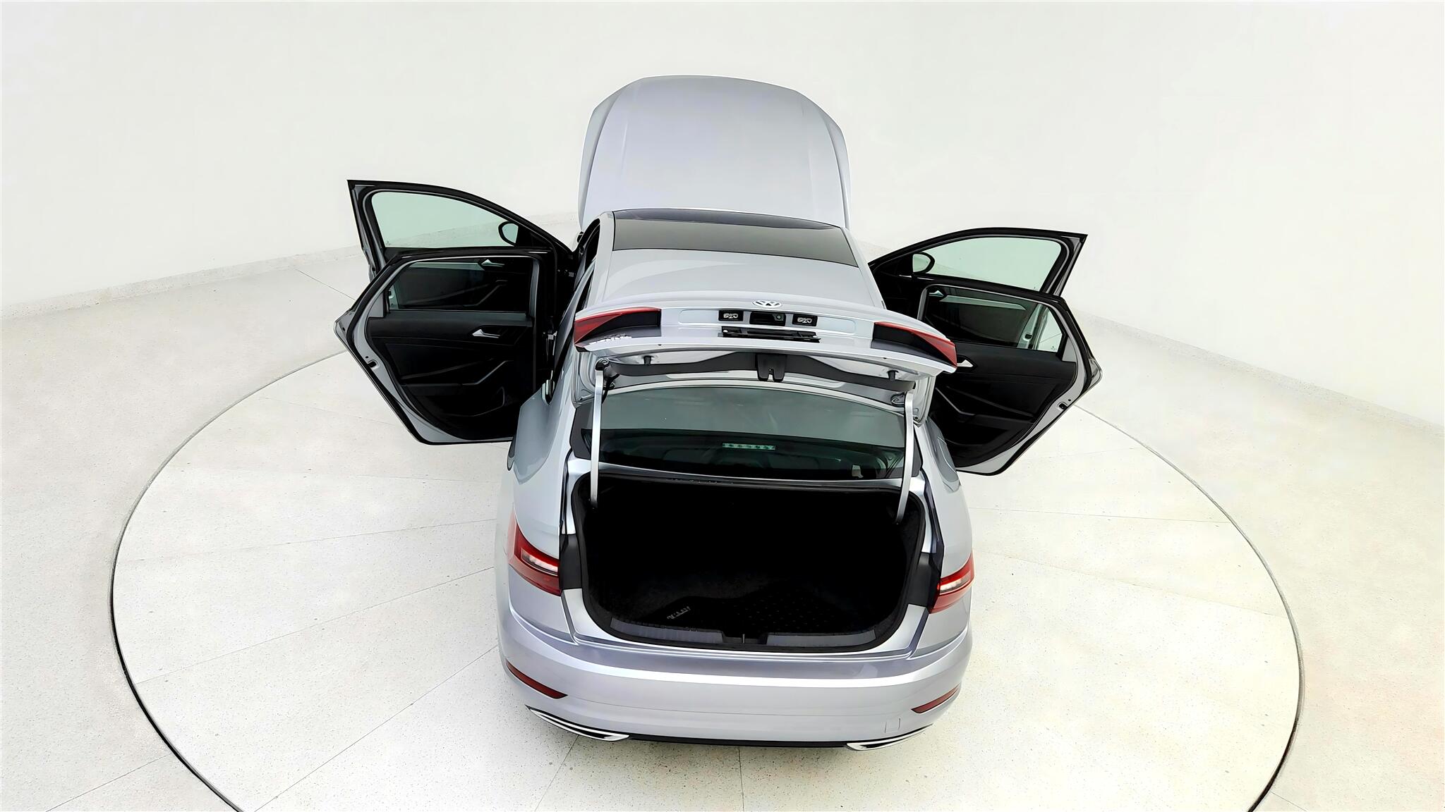 Vehicle image 32 of 51