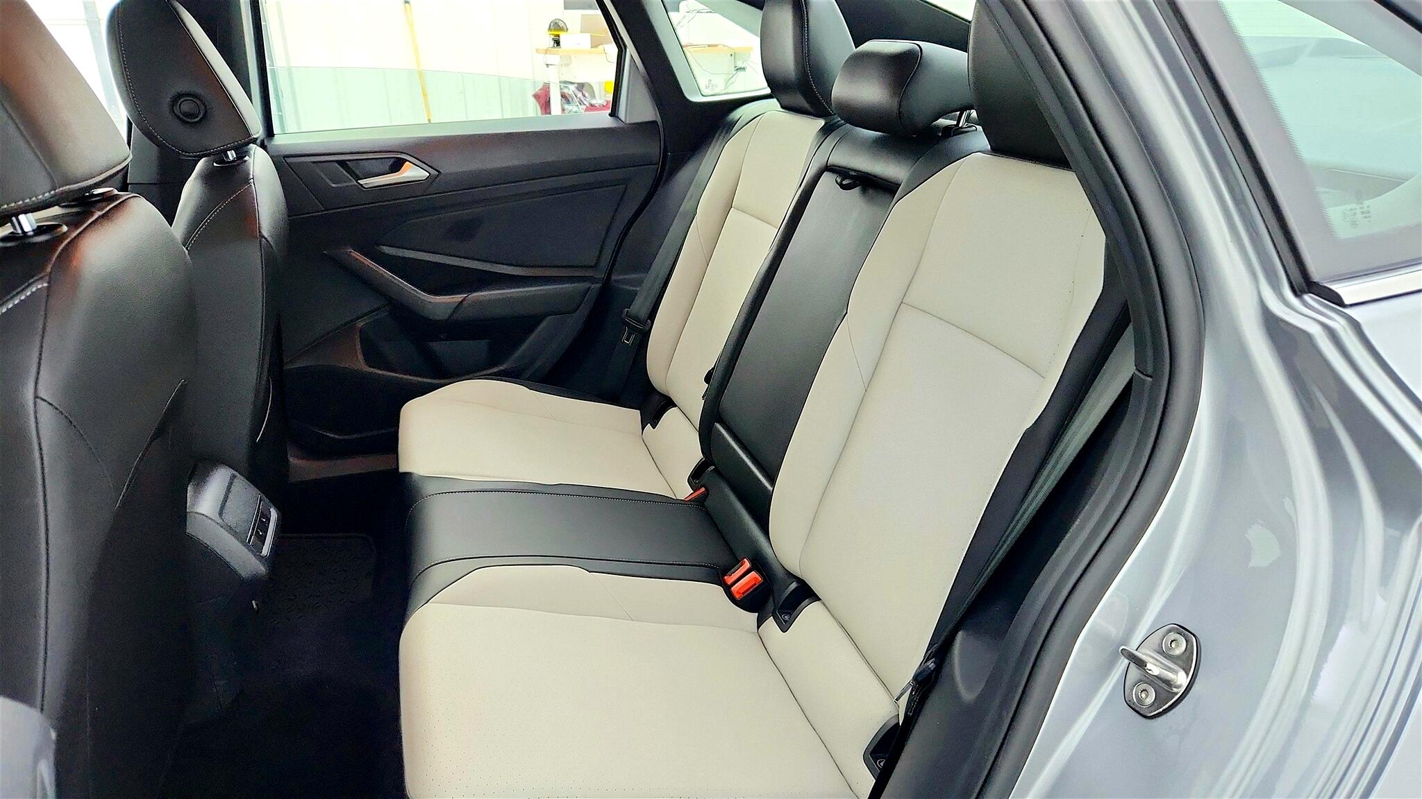 Vehicle image 29 of 51